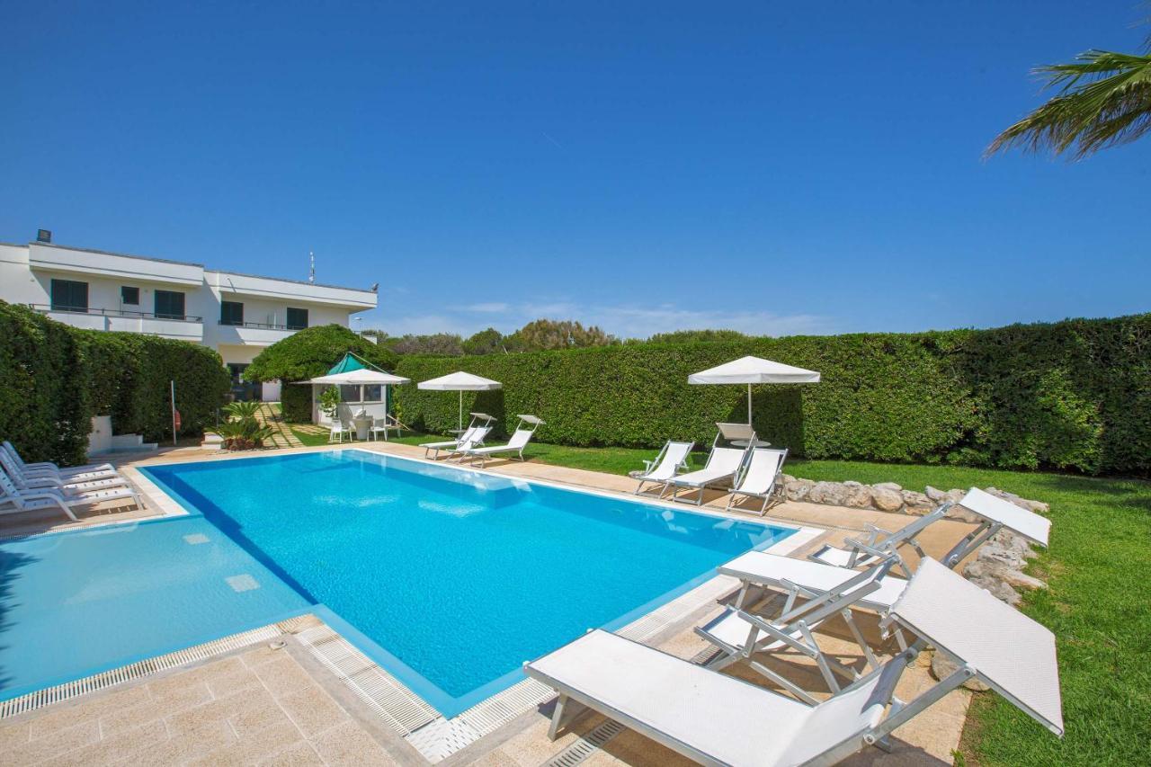 Residence Punta Cassano - In Piscina Sulla Spiaggia Di Sabbia San Foca Eksteriør bilde